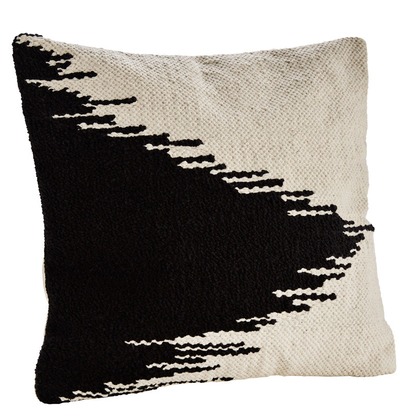 Madam Stoltz tyynynpäällinen mustavalkoinen